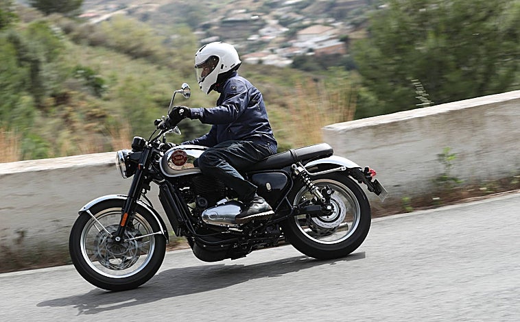 Imagen principal - La mítica marca británica BSA regresa con la Custom Gold Star