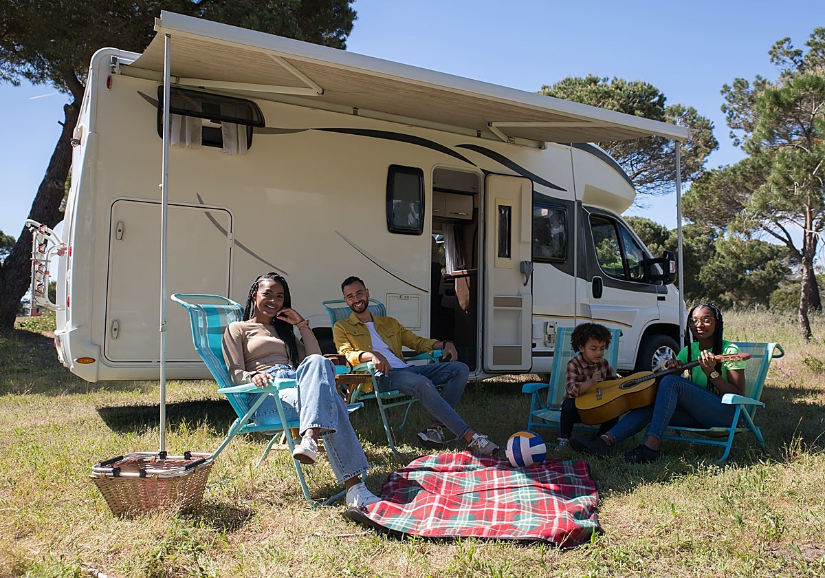 https://s2.abcstatics.com/abc/www/multimedia/motor/2023/06/09/camper-familia-RRprJt2e4QtXyRbCgKfCIOL-1200x840%40abc.jpg