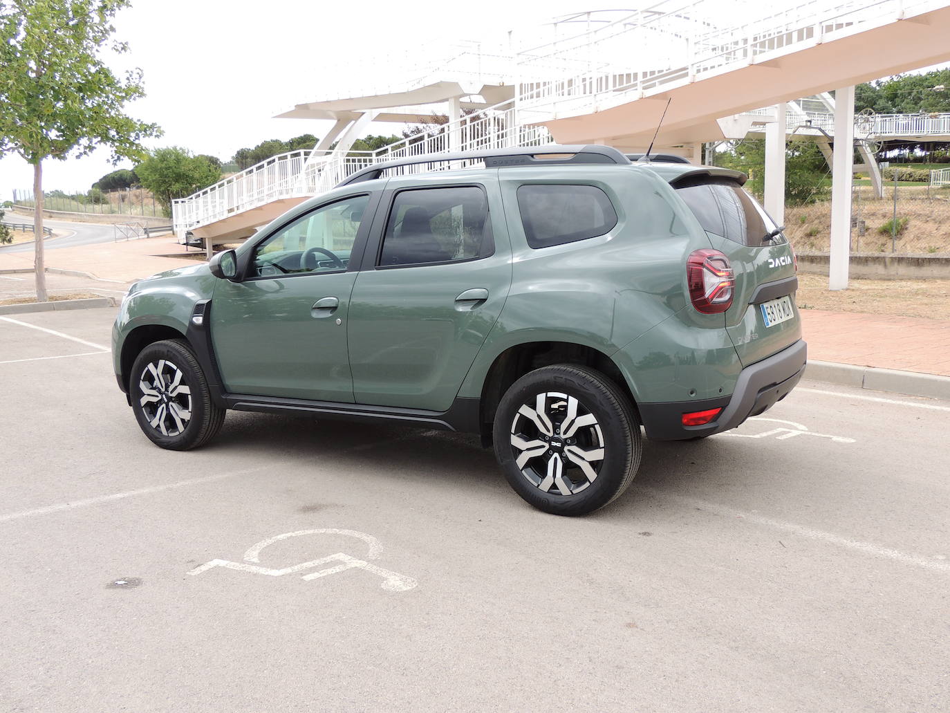Dacia Duster Extreme está disponible en 2 ruedas motrices con la motorización gasolina TCe 150 EDC y GLP 100 ECO-G. Con la transmisión 4X4, Duster Extreme está disponible con motorización Diesel Blue dCi 115.