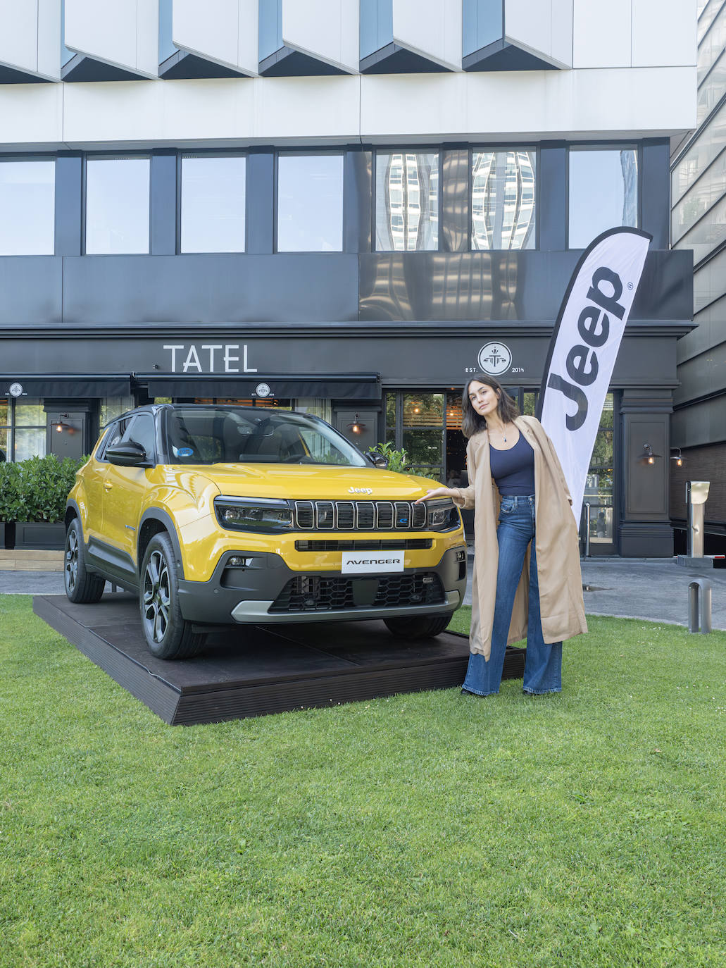 La actriz Megan Montaner, embajadora del nuevo Jeep Avenger