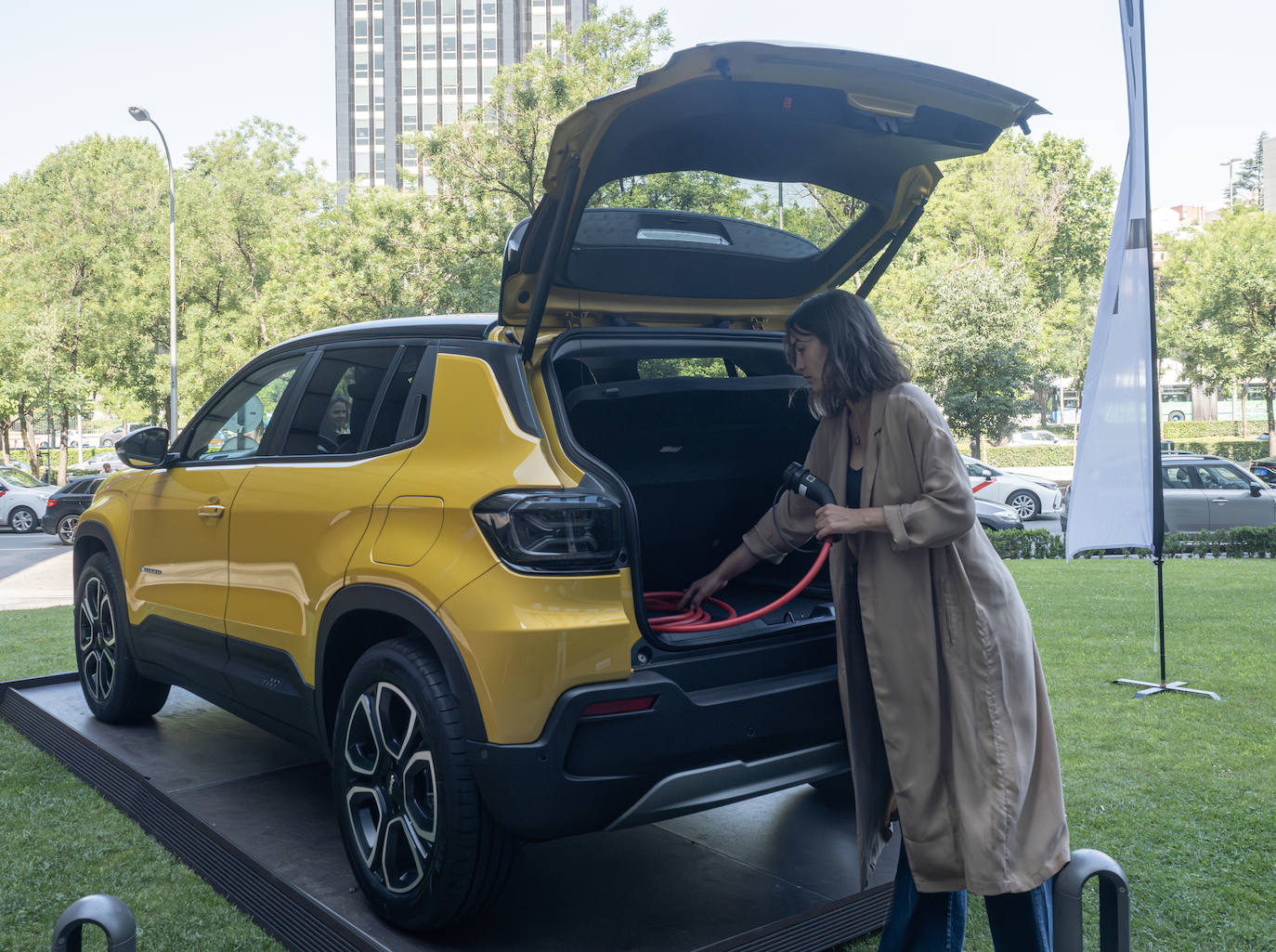 Una trayectoria que habla de valentía y espíritu de superación que encaja a la perfección con el modelo del que es embajadora: el Nuevo Jeep Avenger, que sorprende por su diseño de SUV compacto y dinámico y por aceptar los nuevos retos de la nueva movilidad, como la electrificación y la búsqueda del máximo nivel de eficiencia
