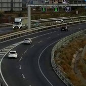 Hasta 200 euros de multa por circular por el carril central en autopista o autovía