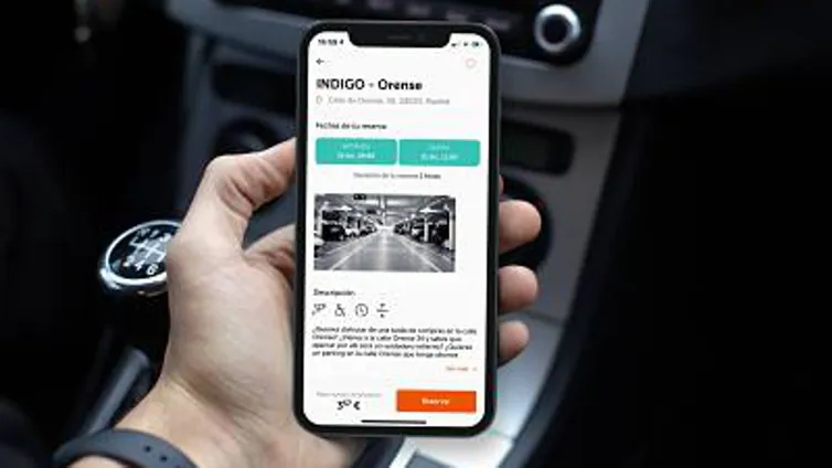 Gasolineras o aparcamiento: Apps para el coche imprescindibles a la hora de viajar