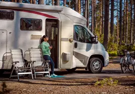 ¿Qué diferencia hay entre acampada y estacionamiento? Esto es lo que dice la nueva normativa de la DGT para autocaravanas