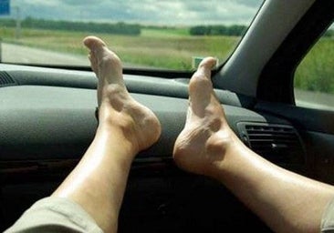 Los bulos más frecuentes en verano: ¿se puede conducir sin camiseta o con chanclas?