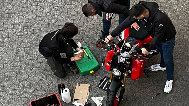 Preparando la moto