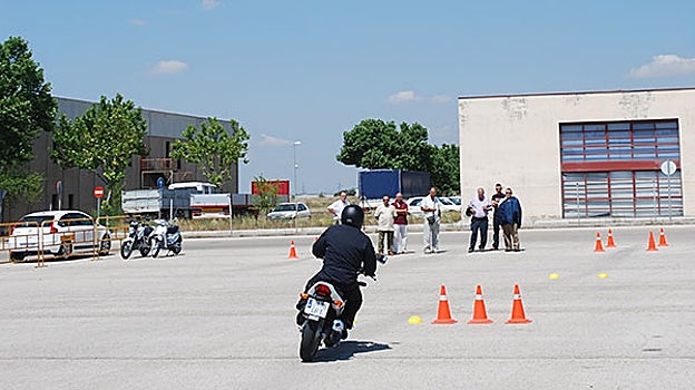 Imagen de una prueba para obtener un permiso para conducir motocicletas