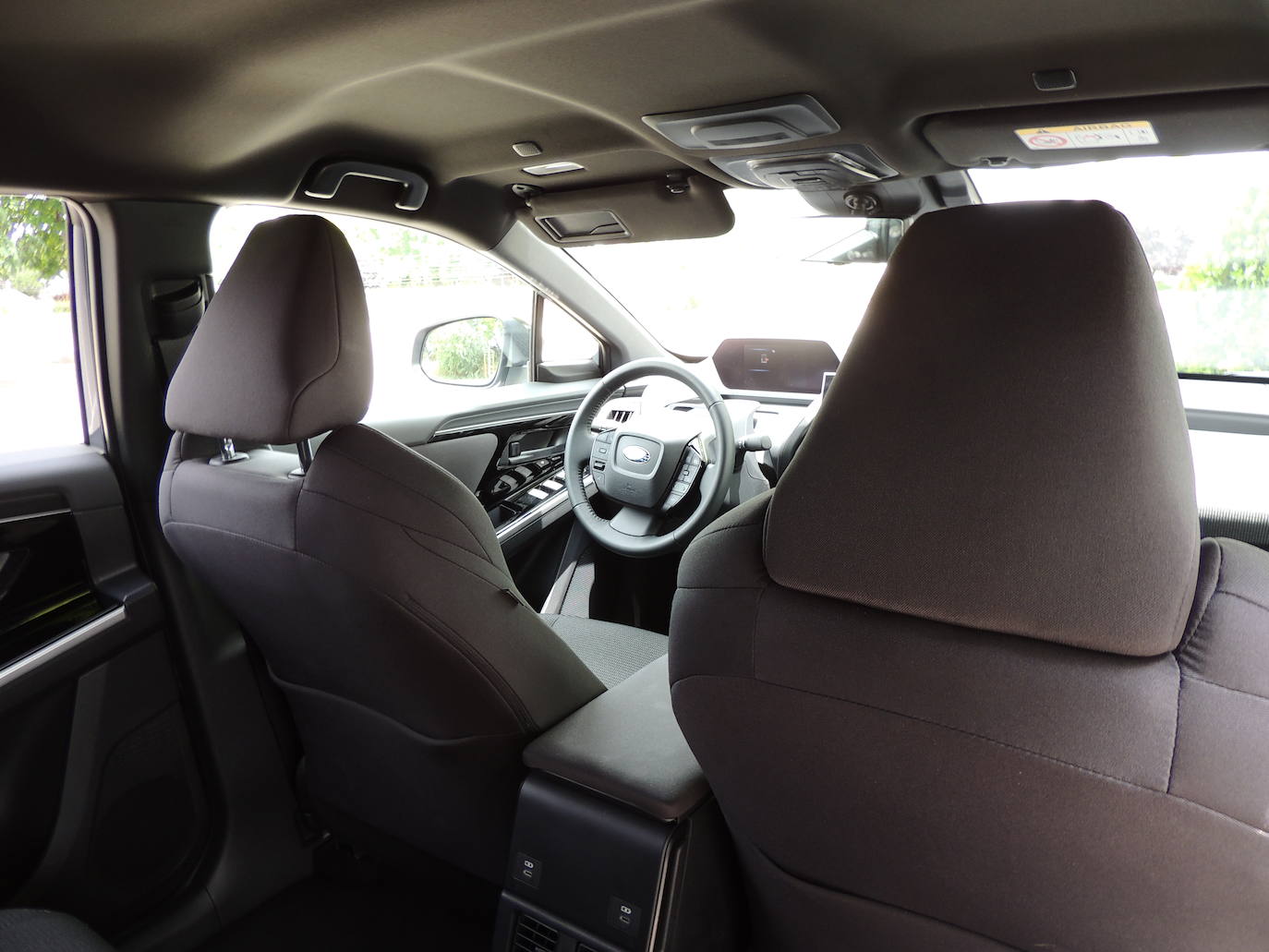 La batería de iones de litio y 91 celdas tiene 71,4 kWh de capacidad; la recarga es mediante corriente alterna, que se puede hacer a un máximo de 6,6 kW y con continua de 150 kW, cargándose al 80% en tan solo 17 minutos.