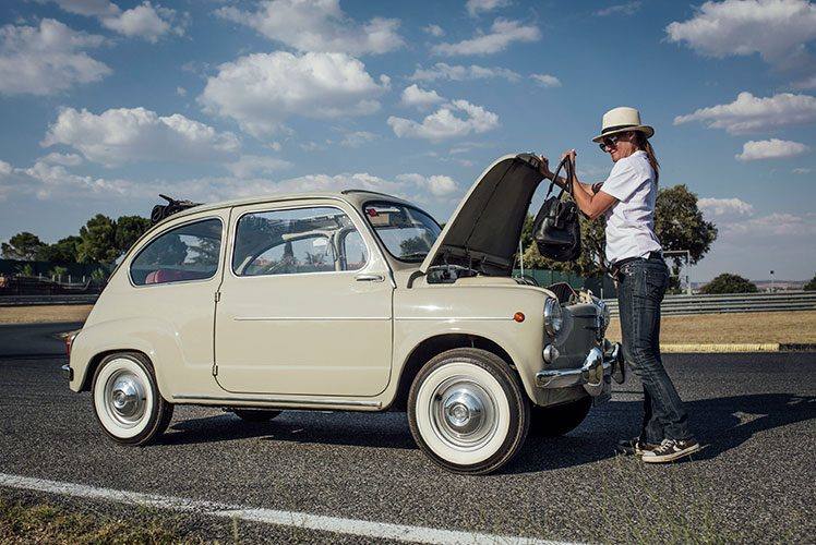 El maletero estaba en la parte delantera. Para hacer viajes largos muchos de sus propietarios montaban una baca en el techo.