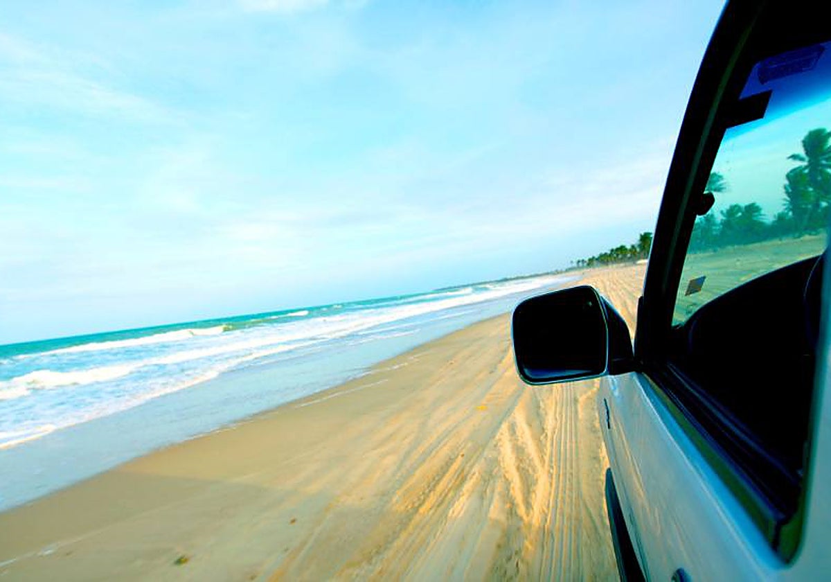 Los granos de arena y el salitre en suspensión propios de las zonas costeras pueden tener efectos dañinos en un vehículo