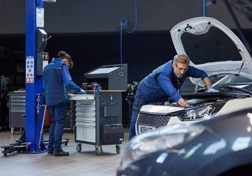 Cómo comprobar los líquidos de tu coche con estos sencillos pasos