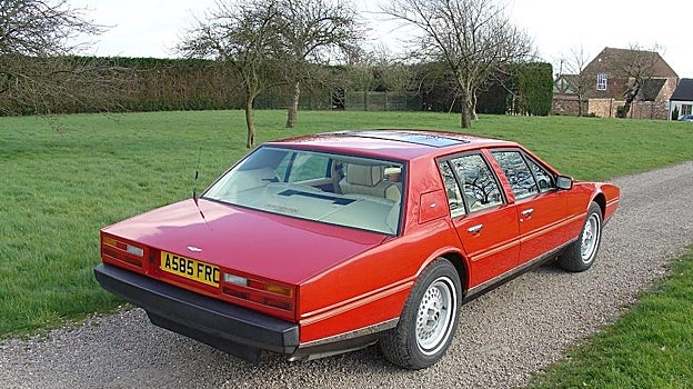 Las formas angulosas eran algo muy querido por este diseñador británico