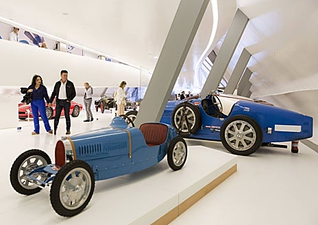 Imagen secundaria 1 - Las zonas 'de paso' del puente cambian su contenido cada pocas semanas 