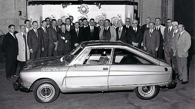 El M 35 utilizaba una carrocería coupé derivada del Ami 8