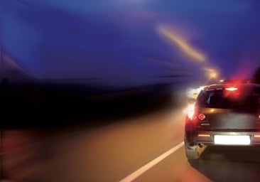 Cómo evitar los problemas de visión al conducir por la noche