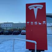 Tesla llama a revisión a dos millones de vehículos por riesgos en la conducción asistida