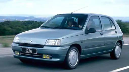 El 1991 el Renault Clio fue el ganador de este Premio, año en el que resultó el fin de la guerra de Irak y hay un golpe de Estado en la URSS. El año 1990 fue particularmente prolífico en novedades, pese a la crisis coyuntural que atravesaba el sector del automóvil y que hizo hundirse un 25% las ventas de vehículos nuevos. Así, más de una veintena de lanzamientos fueron valorados por el casi centenar de jurados del premio, que no obstante obtaron sin discusión por el Clio, ganador del premio de la edición de 1991 con setenta y cuatro papeletas. Se adelantó al Ford Escort/Orion y al Fiat Tempra, que resultó elegido como Mejor Coche Importado.