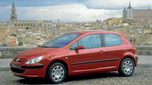 Pocos analistas especializados en el mercado del automóvil se atrevían a realizar predicciones sobre la evolución de las ventas de coches en España, tras la incertidumbre después de un ejercicio récord en el año 2000 y por la transición al euro. Pero al exportar mayoritariamente los coches a todo el mundo, el resultado final de matriculaciones en 2002 fue creciente, con 1.436.948 unidades. Este año llega el euro: Aparición los primeros billetes y monedas del euro; y la ONU anuncia el fin de la gasolina con plomo, que ya no se usa en ningún país del mundo para la automoción.