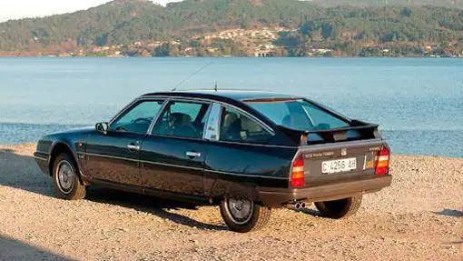 Citroën CX (1977). El coche ganador de este año logró llamar la atención del público con un producto de lujo que muchos españoles ansiaban alcanzar. Una barra de pan costaba entre 9 y 17 pesetas; un kilo de naranjas, 37 pesetas; un periódico, 15 pesetas. La segunda posición ese año fue para el nuevo Renault 12, seguido en el tercer puesto por el renovado Simca 1200.