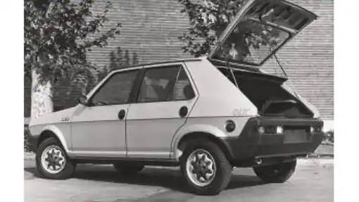 Seat Ritmo (1980). La 'movida madrileña' comienza a gestarse en un año en el que Alaska ya cantaba «Horror en el hipermercado» y John Lennon era asesinado en Nueva York a manos de Mark David Chapman. Todos los candidatos de este año eran 'made in Spain': Seat 124-2000, Lancia Coupé y Lancia BPE (se fabricaban en Landaben, Navarra), Seat Ritmo, Talbot 150 SX, y Citroën GSA.