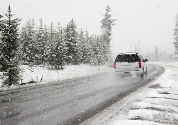 Lo que no puedes olvidar si conduces con nieve, hielo y frío en invierno