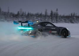 Porsche GT4 e-Performance: velocidad eléctrica sobre hielo