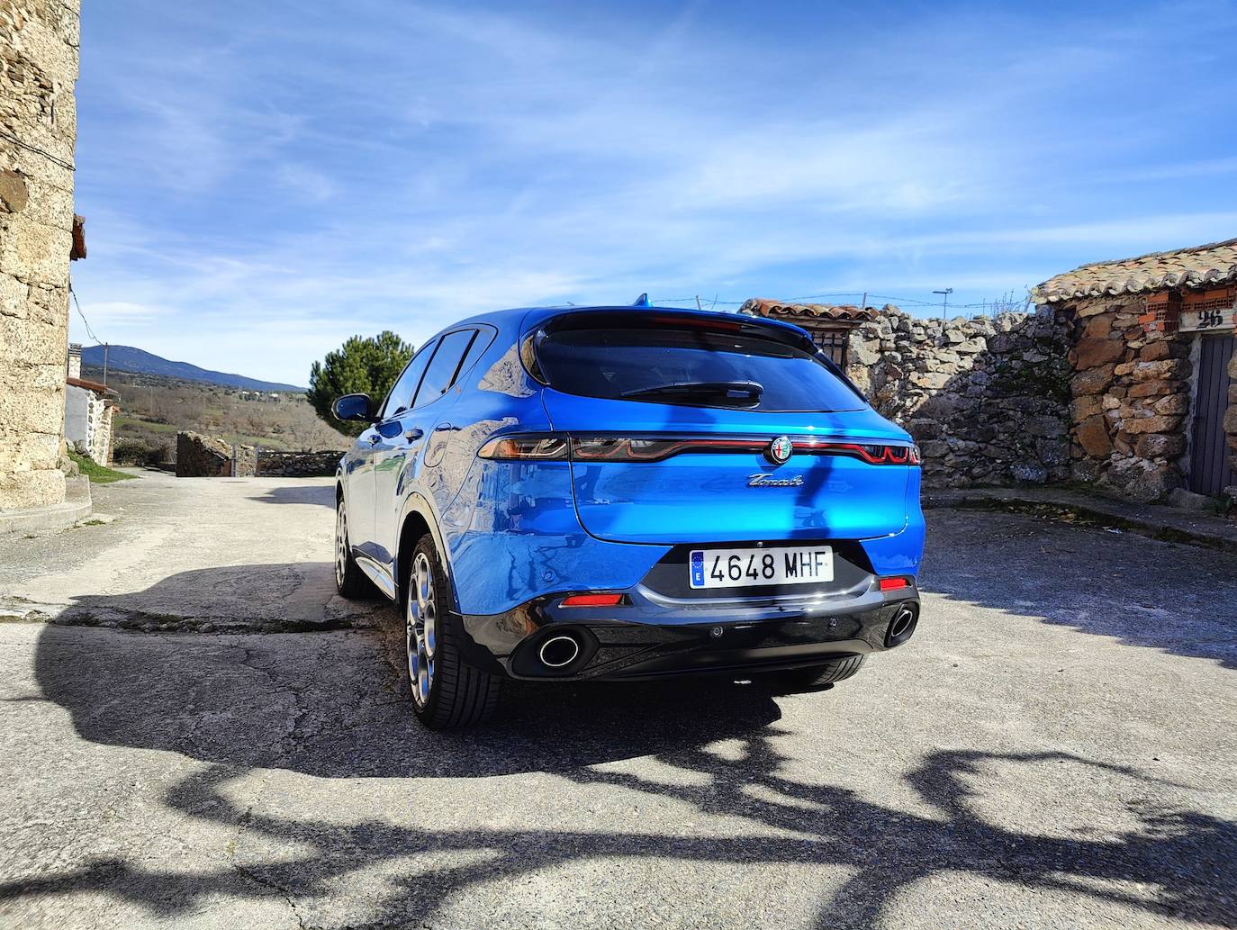 ADN Alfa Romeo: el Tonale Plug-in Hybrid Q4 es la versión más deportiva de la gama y la mejor de su clase en términos de agilidad y dinámica de conducción.