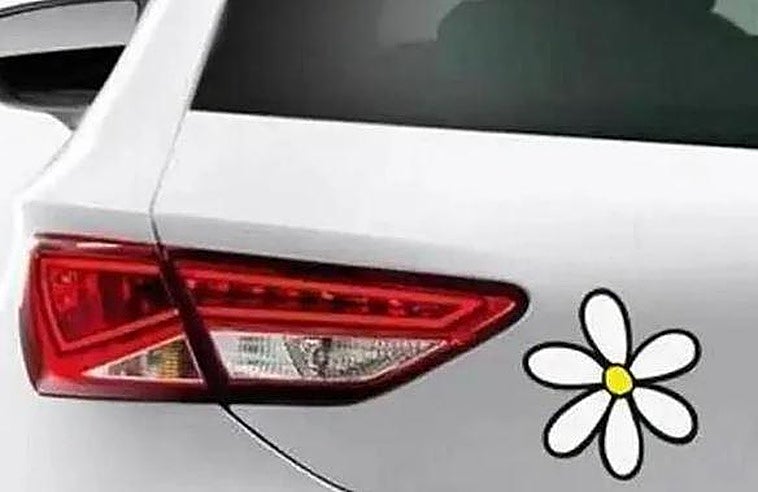¿Qué significa la pegatina de esta margarita que llevan muchos coches en la parte trasera?