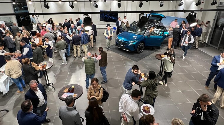 Peugeot Estren En Sevilla Su Nuevo Modelo De Coche En La Sede De