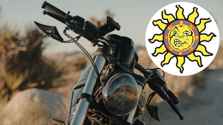 ¿Qué significa la pegatina del sol que llevan muchos conductores en su moto?