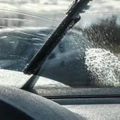 ¿Se te han pegado los mosquitos al coche? Los mejores trucos para eliminarlos