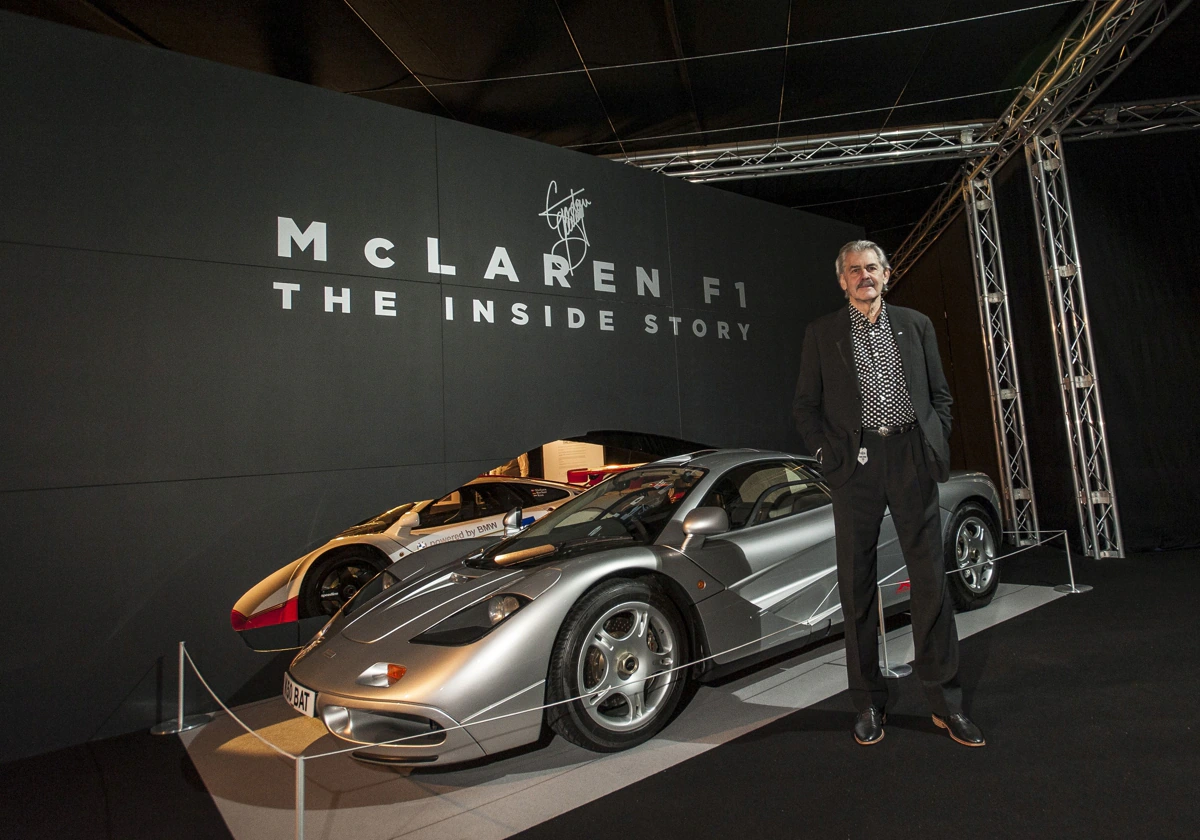 Gordon Murray, en el London Classic Car Show DE 2016, junto al McLaren F1