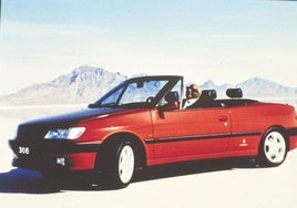 Peugeot 306 Cabriolet: el descapotable de los años 90 que puso al volante a Ray Charles