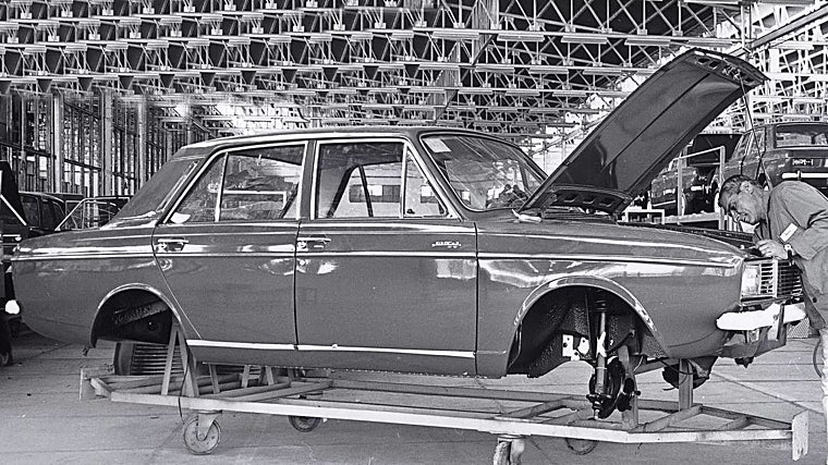 Línea de fabricación en la Iran National, luego Iran Khodro, del célebre Hillman Hunter, rebautizado como Paykan