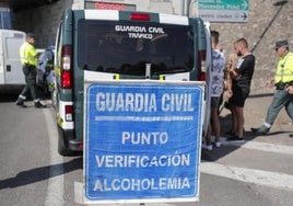 Un conductor se niega a hacer un control de alcoholemia, denuncia a los policías por obligarle y gana el juicio
