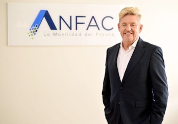 El presidente de Anfac dimite «ante la inacción del Gobierno» a favor del coche eléctrico
