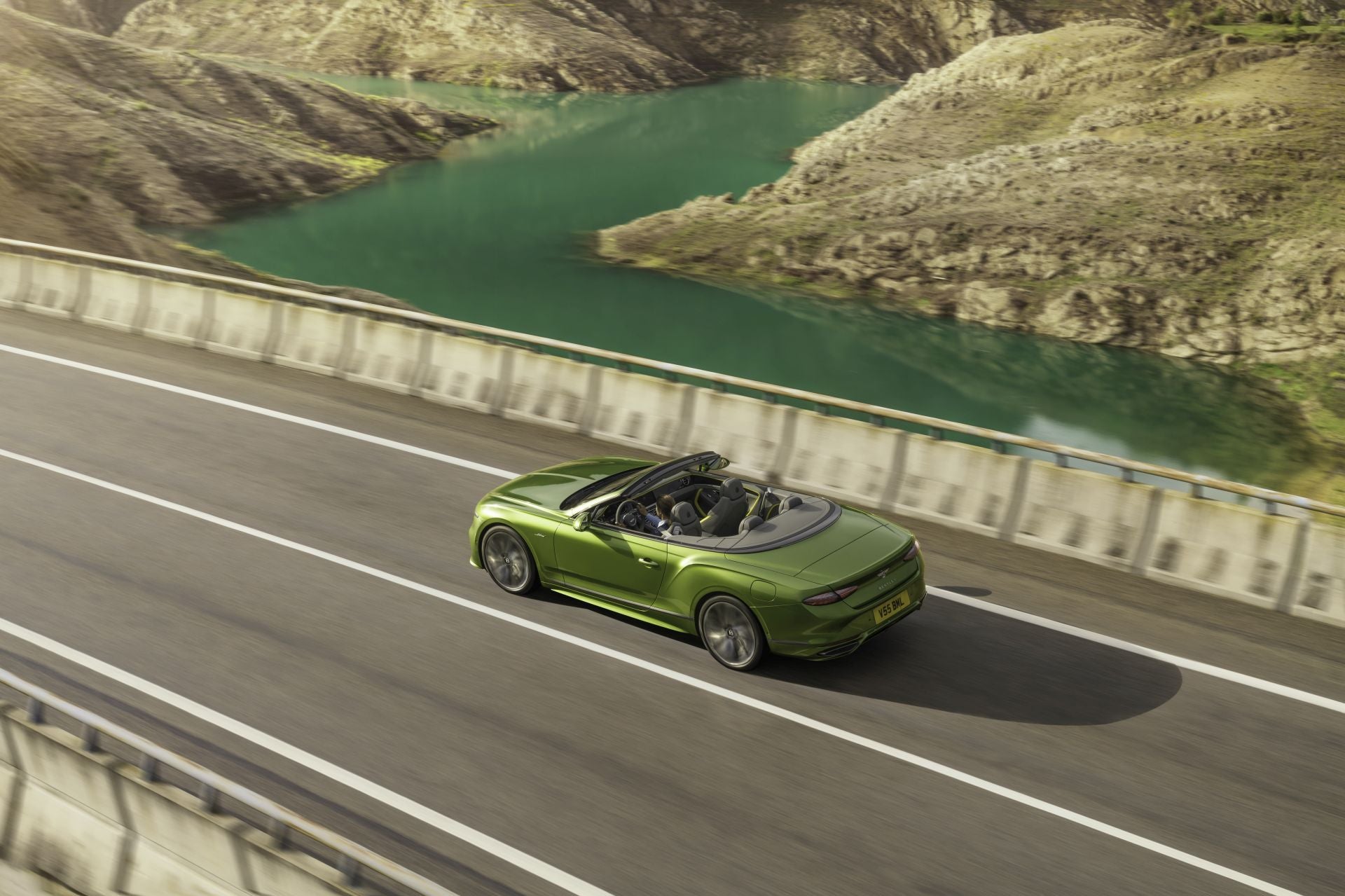 Cuenta con una autonomía en modo eléctrico de 81 km con unas emisiones de CO 2 de 29 g/km