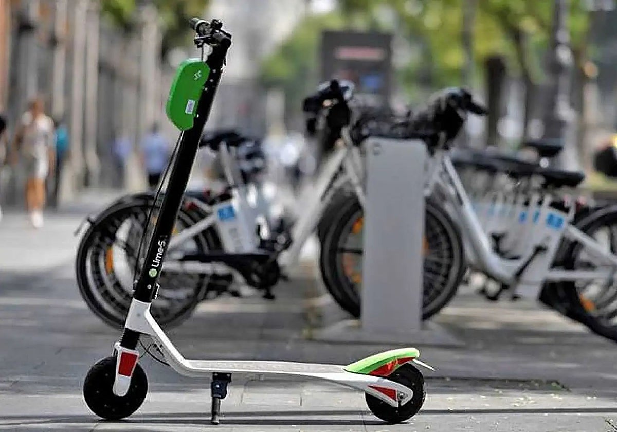 Nuevas normas de la DGT para motos, patinetes y conductores noveles y profesionales