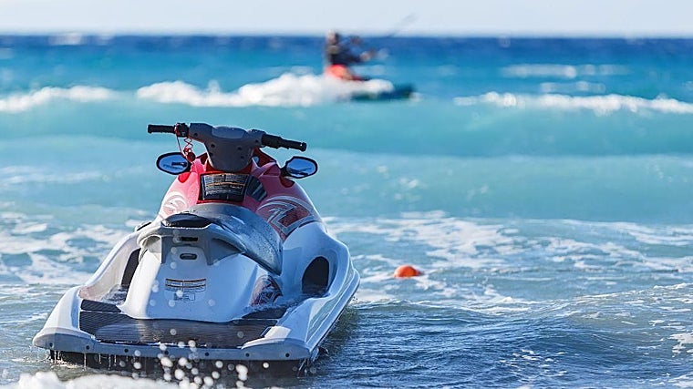 Una de las actividades que más éxito tienen en las zonas de costa durante los meses de verano es la navegación en moto acuática