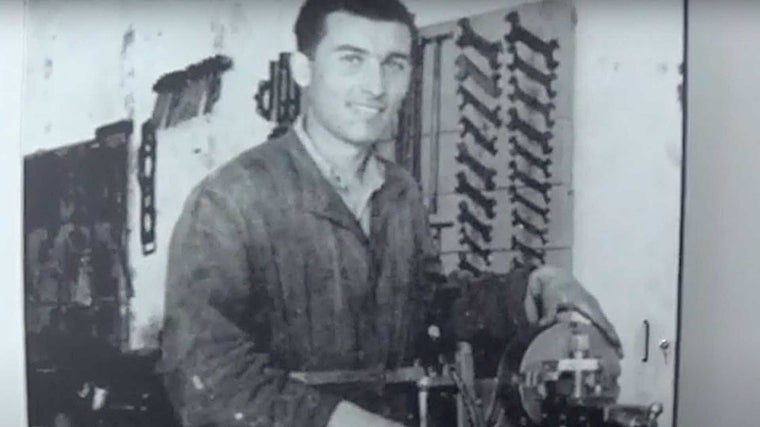 Desde sus años jóvenes se manifestó como un genio de la mecánica