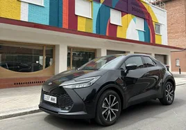 Al volante del Toyota C-HR: eficiencia de primer nivel para la ciudad