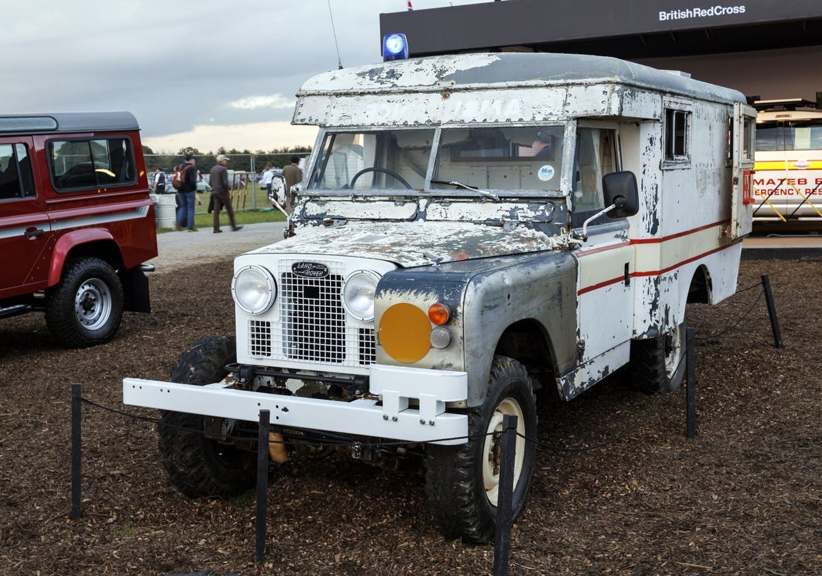 Ambulancia sobre el modelo Land Rover Defender