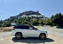 De ruta con el Grand Cherokee 4xe Summit Reserve: viaje a la luz de los pueblos blancos gaditanos