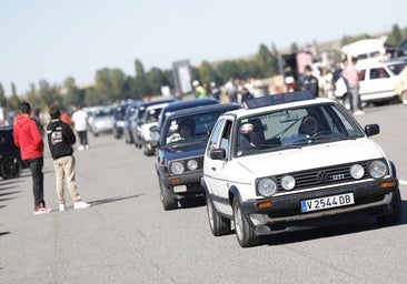 700 Golf y más de 2.000 personas: Así celebró Volkswagen el 50 aniversario de una leyenda automovilística