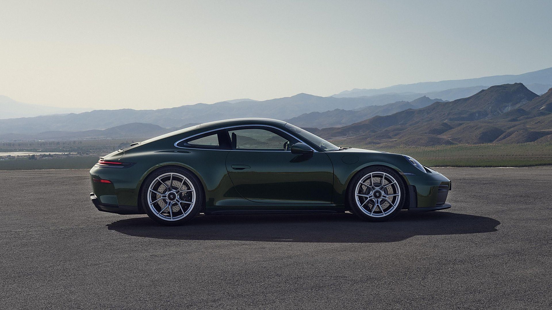 El paquete Touring era una opción para la que tenían que esperar los clientes de Porsche, ya que salía más tarde que el GT3. Ahora, ambos están disponibles desde el mismo momento.