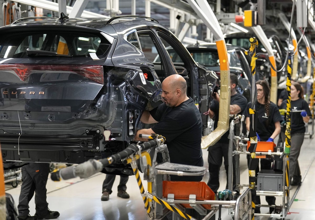 Trabajadores de la fábrica de Seat en Martorell.