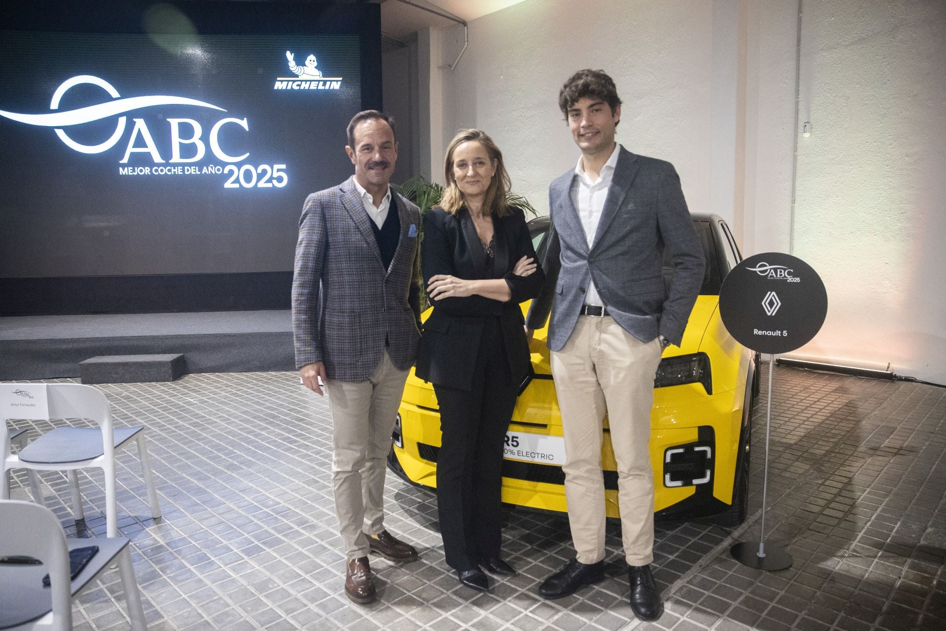 Sébastien Guigues, director de Renault en España, junto a Mercedes García y Fernando Poveda