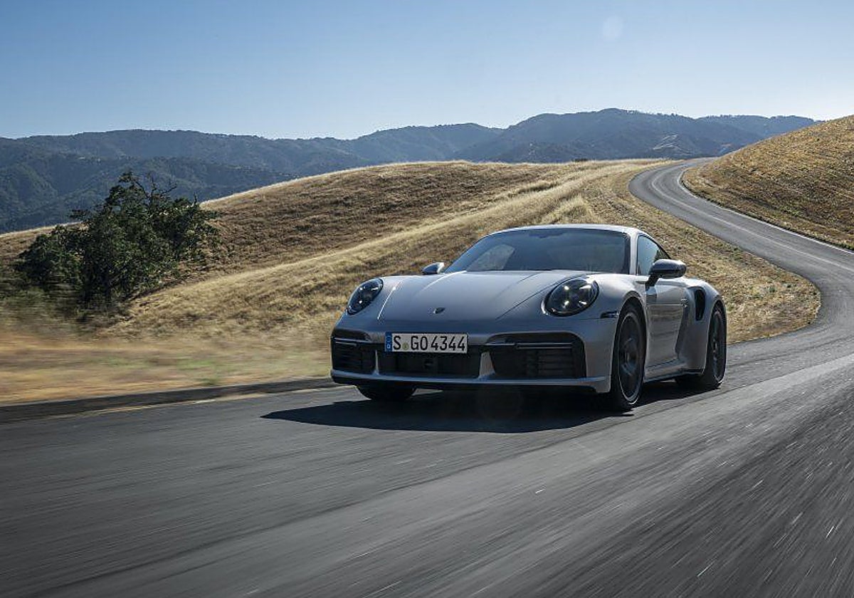 Modelo de aniversario único con sensación y diseño Turbo