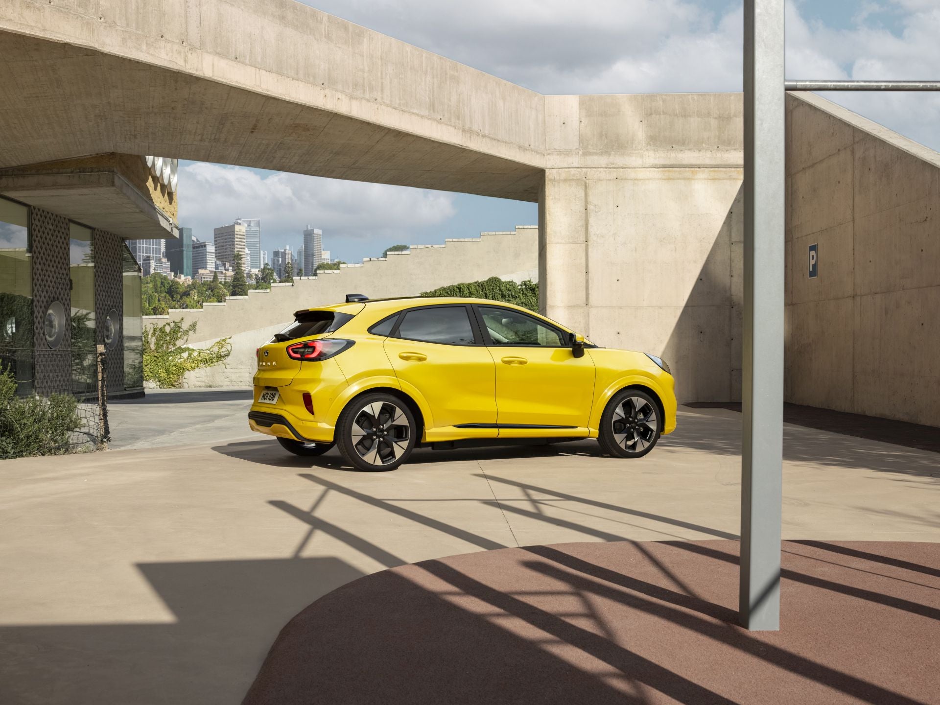 El Puma eléctrico es un modelo pensado para la ciudad y "principalmente como segundo coche", pues mide 4,20 metros de largo, 1,8 de ancho y 1,55 de alto.