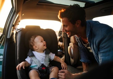 Los peligros de conducir con niños en el coche